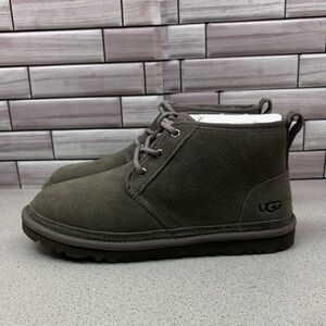 New UGG Neumel Men's Charcoal Suede sheepskin Chukka Boots size 7mens/8.5womens